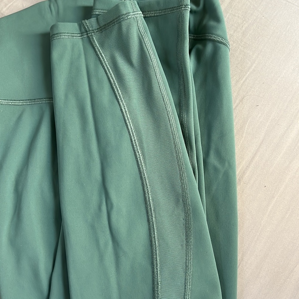 Light green Lululemon 7/8 length leggings - Picture 3 of 3